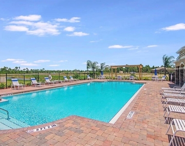 822 Se Remington Green Drive - Photo Thumbnail 53