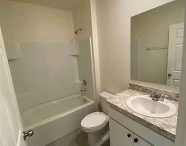 822 Se Remington Green Drive - Photo Thumbnail 13