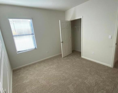 822 Se Remington Green Drive - Photo Thumbnail 11