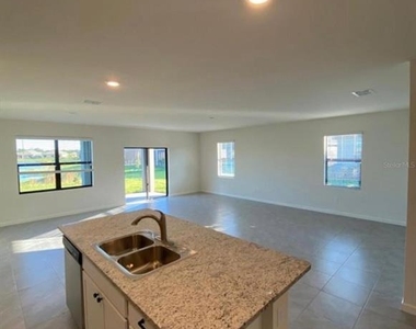 822 Se Remington Green Drive - Photo Thumbnail 16