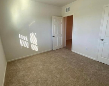 822 Se Remington Green Drive - Photo Thumbnail 10