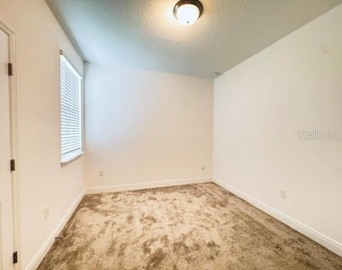 2233 Shadowland Loop - Photo Thumbnail 35