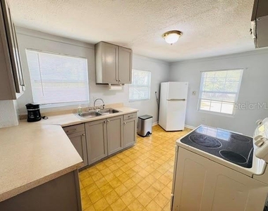 2722 S Sunrise Court - Photo Thumbnail 12