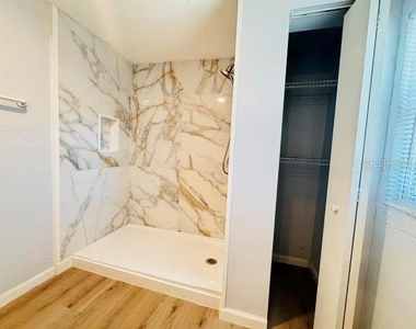 2722 S Sunrise Court - Photo Thumbnail 9