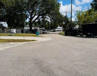 2722 S Sunrise Court - Photo Thumbnail 14