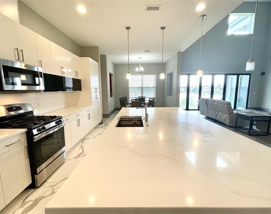 7759 Green Mountain Way - Photo Thumbnail 12