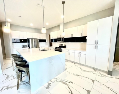 7759 Green Mountain Way - Photo Thumbnail 10