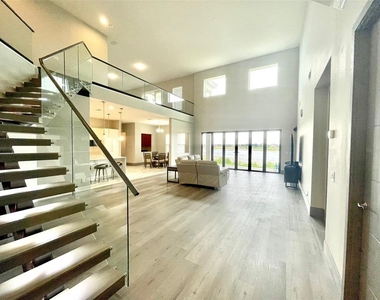 7759 Green Mountain Way - Photo Thumbnail 3