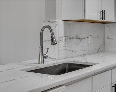 940 Village Trail - Photo Thumbnail 18