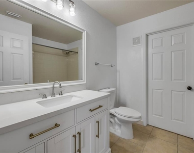 940 Village Trail - Photo Thumbnail 22