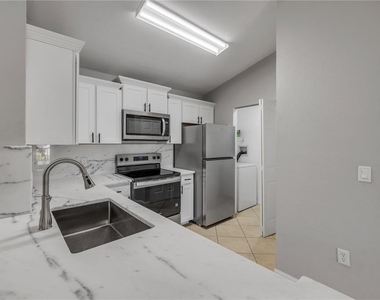 940 Village Trail - Photo Thumbnail 11