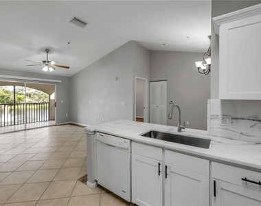 940 Village Trail - Photo Thumbnail 17