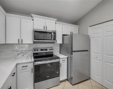 940 Village Trail - Photo Thumbnail 14