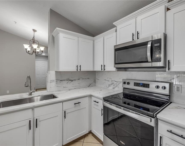 940 Village Trail - Photo Thumbnail 16
