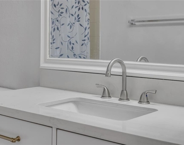 940 Village Trail - Photo Thumbnail 30