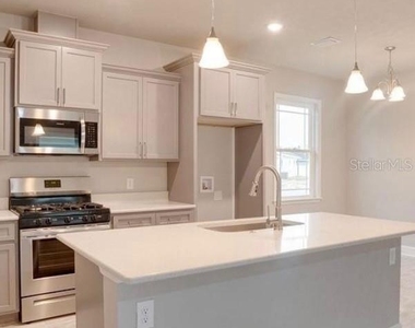 24339 Sw 18th Lane - Photo Thumbnail 3