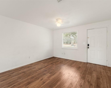1911 Se 14th Avenue - Photo Thumbnail 1