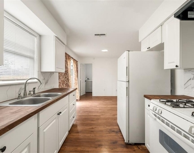 1911 Se 14th Avenue - Photo Thumbnail 7
