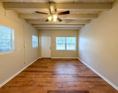 219 Nw 3rd Avenue - Photo Thumbnail 4
