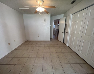 1406 Sw 18th Place - Photo Thumbnail 9