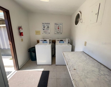 1406 Sw 18th Place - Photo Thumbnail 14