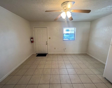 1406 Sw 18th Place - Photo Thumbnail 4