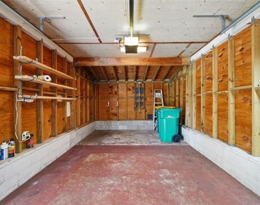 1426 Crestview Drive - Photo Thumbnail 34