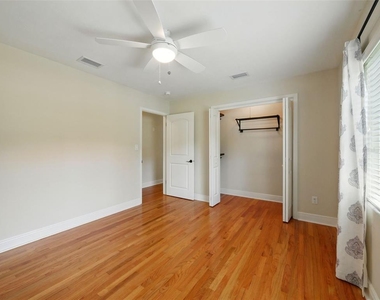 1426 Crestview Drive - Photo Thumbnail 14