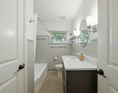 1426 Crestview Drive - Photo Thumbnail 15