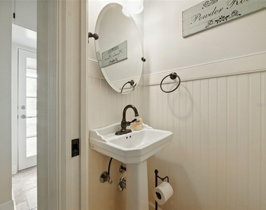1426 Crestview Drive - Photo Thumbnail 19