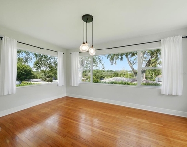 1426 Crestview Drive - Photo Thumbnail 5