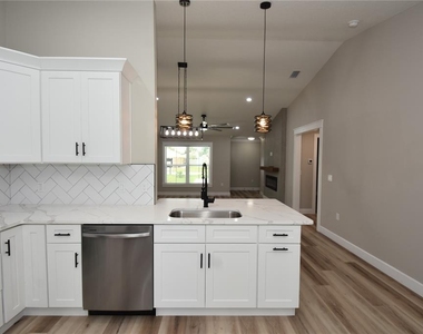 55 Louisiana Drive - Photo Thumbnail 12