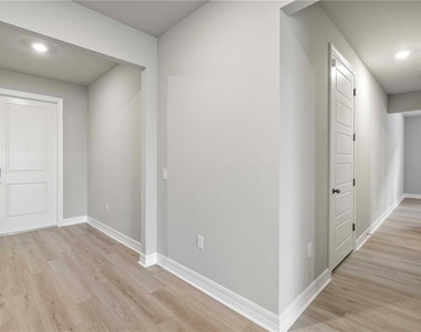 16420 Seven Lakes Avenue - Photo Thumbnail 11