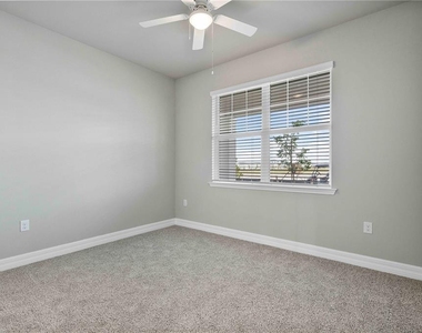 16420 Seven Lakes Avenue - Photo Thumbnail 3