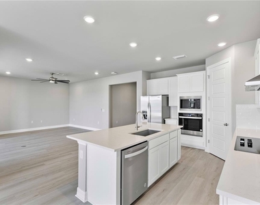16420 Seven Lakes Avenue - Photo Thumbnail 16