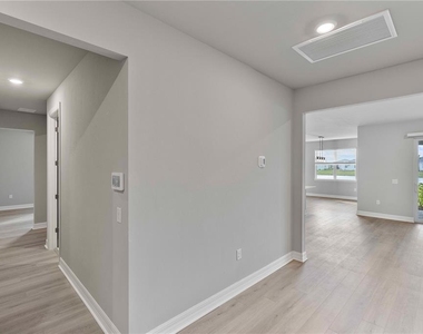 16420 Seven Lakes Avenue - Photo Thumbnail 7