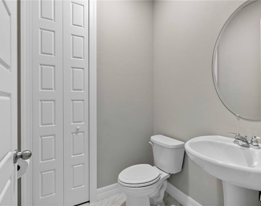 16420 Seven Lakes Avenue - Photo Thumbnail 10