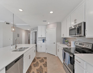 14184 Heritage Landing Boulevard - Photo Thumbnail 11