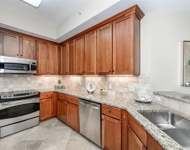 10521 Amberjack Way - Photo Thumbnail 14