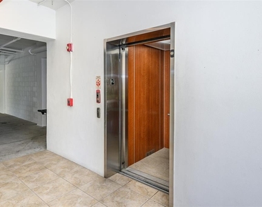 10521 Amberjack Way - Photo Thumbnail 3