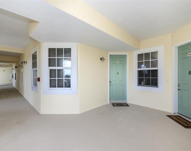 10521 Amberjack Way - Photo Thumbnail 4