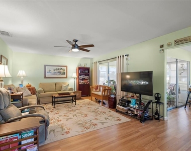 1325 Glen Oaks Drive E - Photo Thumbnail 5