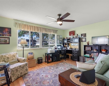 1325 Glen Oaks Drive E - Photo Thumbnail 7