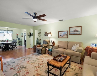 1325 Glen Oaks Drive E - Photo Thumbnail 3