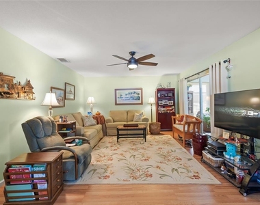 1325 Glen Oaks Drive E - Photo Thumbnail 4