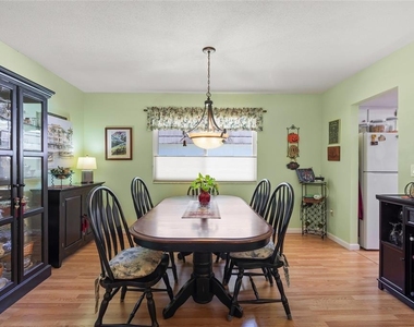 1325 Glen Oaks Drive E - Photo Thumbnail 11