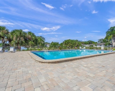 1325 Glen Oaks Drive E - Photo Thumbnail 37