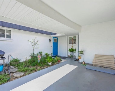 1325 Glen Oaks Drive E - Photo Thumbnail 1