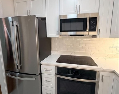 1221 N Palm Avenue - Photo Thumbnail 6