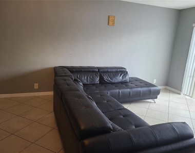 2763 Woodgate Lane - Photo Thumbnail 10